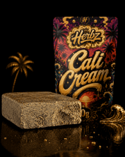 Statický snímek Cali Cream hash před barevným balením Herbz 10g